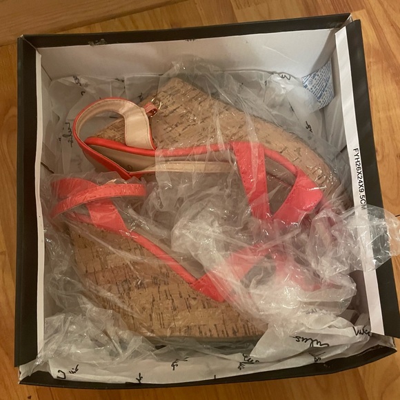 Coral cork wedges from Lulu’s - Picture 6 of 7